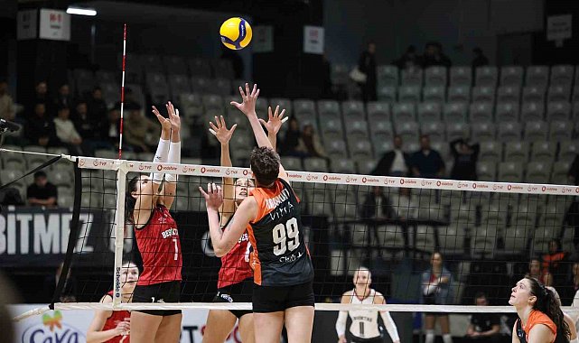 Eczacıbaşı Dynavit, 5 setlik mücadeleden galip ayrıldı