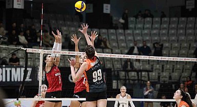 Eczacıbaşı Dynavit, 5 setlik mücadeleden galip ayrıldı