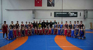 Edirne'de ata sporu güreşle geleceğin şampiyonları yetişiyor