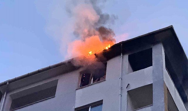 Edirne'de dairede çıkan yangın çatıya sıçradı