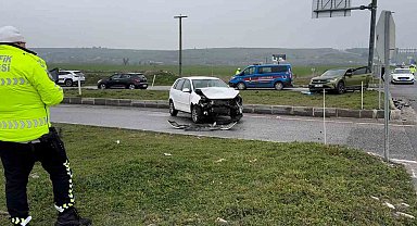 Edirne'de otomobiller çarpıştı: 7 yaralı
