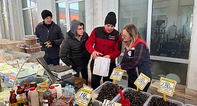 Edirne'de pazar yerinde gıdalar ve fiyatlar kontrol edildi