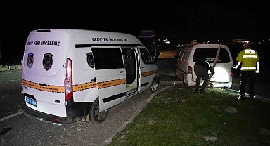 Edirne'de "dur" ihtarına uymayan minibüs 8 kilometrelik kovalamaca sonrası yakalandı: Araçtan 20 göçmen çıktı