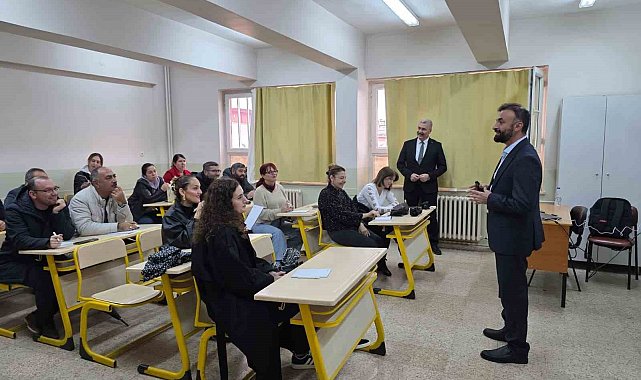 Efeler'de öğretmenlere Topçu'nun eğitim felsefesi anlatıldı