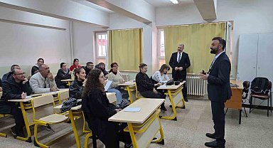 Efeler'de öğretmenlere Topçu'nun eğitim felsefesi anlatıldı