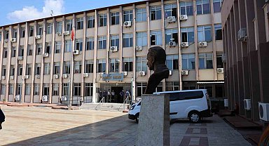 Eğlence mekanının önünde çıkan silahlı ve bıçaklı kavganın şüphelileri adliyeye sevk edildi