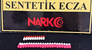 Ekiplerin şüphelendiği şahsın üzerinden uyuşturucu çıktı