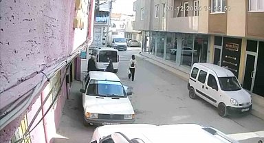 Ekmek arabasının kapısı böyle yere serdi