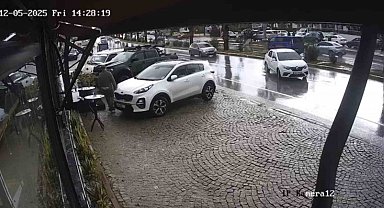 El freni çekilmeyen otomobil, başka araca çarptı