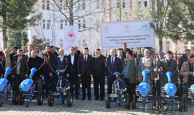Elazığ'da çiftçilere çapa makinesi dağıtıldı