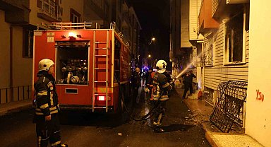 Elazığ'da ev yangını: 2 kişi dumandan etkilendi