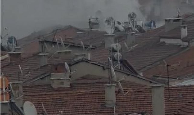 Elazığ'da metruk binada yangın