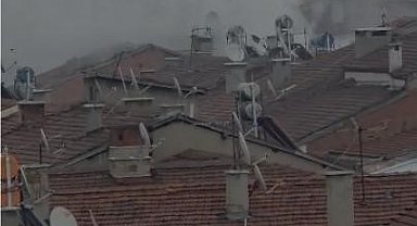 Elazığ'da metruk binada yangın