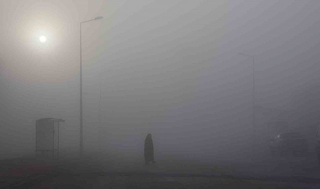 Elazığ'da sis görüş mesafesini 5 metreye düşürdü