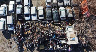 Elazığ'da yediemin otoparkında yosun tutan araçlar: 500 milyon TL'lik servet çürüyor