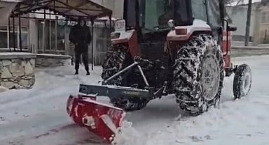 Elazığlı duyarlı vatandaşlardan karla mücadelede ekiplere destek