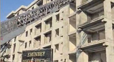 Elektrik kesintisi nedeniyle iskelede mahsur kalan işçiler kurtarıldı