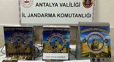 Elmalı'da sakızmatik ile kumara operasyon: 2 şüpheli yakalandı
