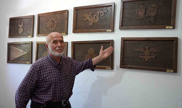 Emekli polis, ahşap hat sanatıyla evini adeta müzeye çevirdi
