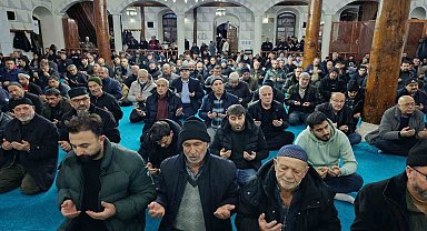 Emirdağ Çarşı Camii'nde 'Regaip Kandili' özel programı gerçekleştirildi