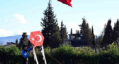 Emniyet ekipleri çocuklarla uçurtma festivalinde buluştu