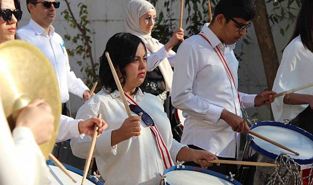 Engelliler hem eğlendi hem eğlendirdi