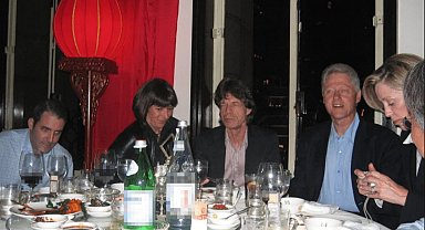 Epstein belgelerinde Clinton ve Michael Jackson dahil çok sayıda ünlü ismin fotoğrafları ortaya çıktı