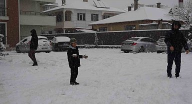 Erciş'te vatandaşların kar sevinci