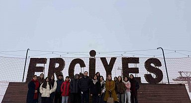 Erciyes'in zirvesinde öğrencilere yönelik 'Uluslararası Dağlar Günü' etkinliği