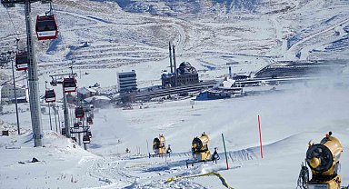 Erciyes'te Türkiye'nin en gelişmiş yapay karlama sistemiyle pistler sezona hazırlanıyor