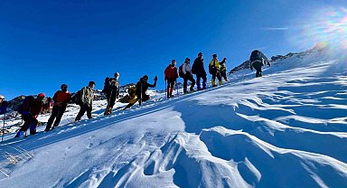 Erek Dağı'na zirve tırmanışı