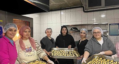 Erkekler pizza, kızlar kurabiye yaptı