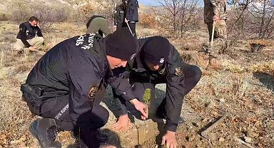 Erzincan Emniyeti 600 fidanı toprakla buluşturdu