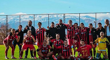 Erzincan Gençler Gücü, Siverek Kadınspor'a farklı mağlup oldu