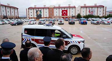 Erzincan'da emniyet ve jandarmaya 122 yeni hizmet aracı teslim edildi