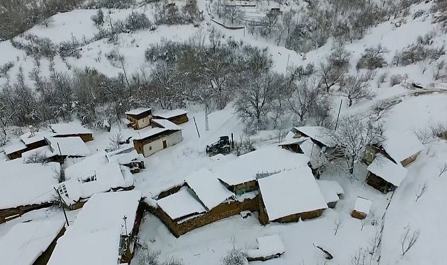 Erzincan'da kar ve tipi ulaşımı olumsuz etkiledi: 12 köy yolu kapandı