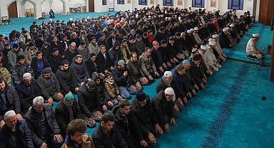 Erzincan'da Üç Aylar başlangıcında Terzibaba Külliyesi'nde sabah namazı programı düzenlendi