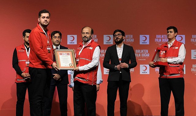 Erzurum Kızılay'a üç ödül