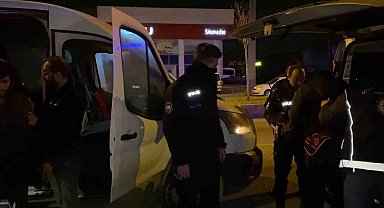 Erzurum'da 37 kaçak göçmen ve 10 organizatör yakalandı