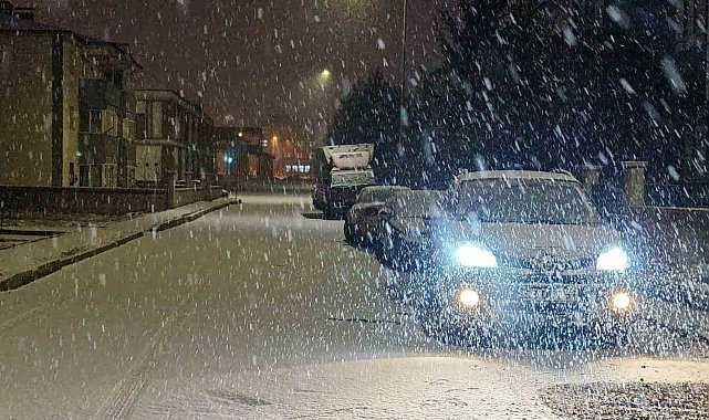 Erzurum'da beklenen kar yağışı etkili oldu