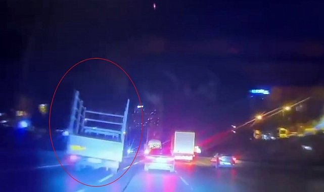 Esenyurt'ta alkollü sürücü makas atıp kaza yaptı; o anlar kamerada