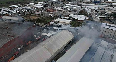 Esenyurt'ta devam eden fabrika yangını havadan görüntülendi