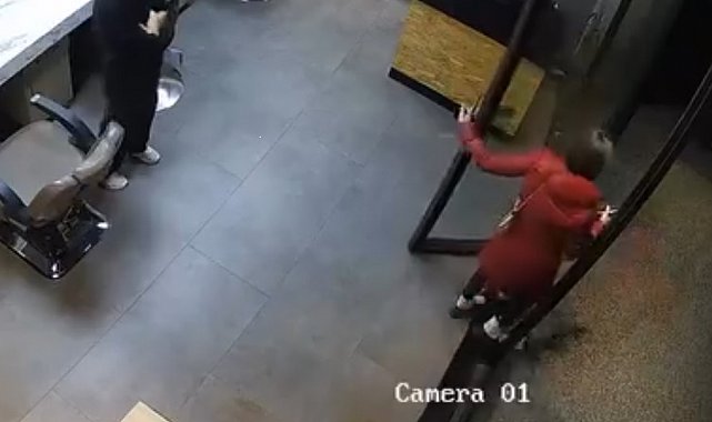 Esenyurt'ta kuaförde işlem yaptıran kadın 'kartımı arabada unuttum' bahanesiyle kaçtı