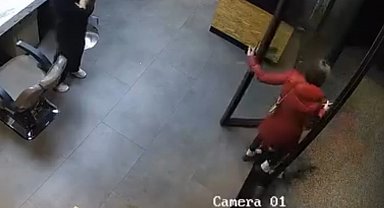 Esenyurt'ta kuaförde işlem yaptıran kadın 'kartımı arabada unuttum' bahanesiyle kaçtı