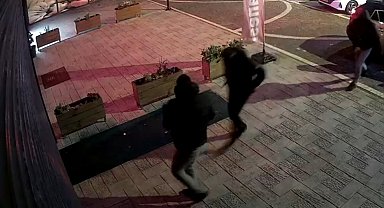 Esenyurt'ta kuyumcu soygunu girişimi kamerada: Hırsızlar alarm çalınca böyle kaçtı