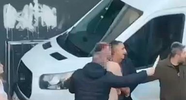 Esenyurt'ta park yeri kavgasında bıçaklar konuştu; o anlar kamerada