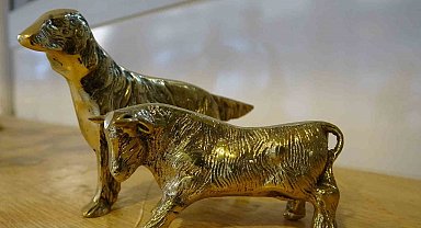 Eşinden öğrendi, dökümü sanat eserine dönüştürüyor