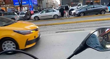 Eskişehir trafiğine takılmamak için tramvay yolunu kullandı