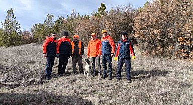 Eskişehir'de 12 metrelik çukura düşen köpeği AFAD ekibi kurtardı