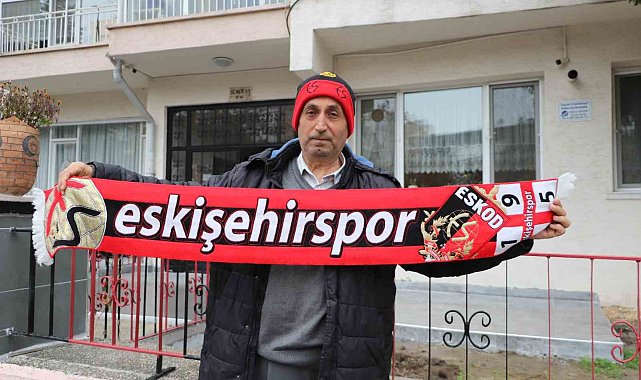Eskişehir'de apartman sakinleri, Eskişehirspor sevgisini binaya taşıdı